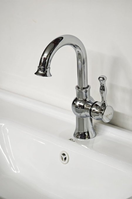 حنفية مغسلة كروم بتصميم كلاسيكي أنيق